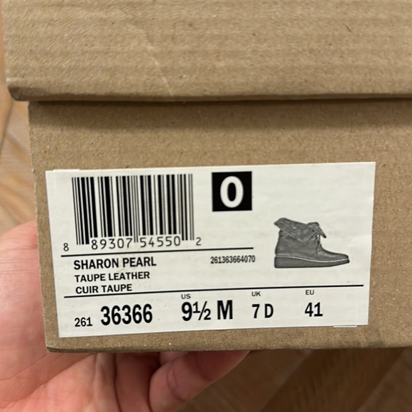 NEW Clarks Shannon Pearl Taupe Leather Lace Up Bootie Boot with Faux Fur Lining - Picture 11 of 17